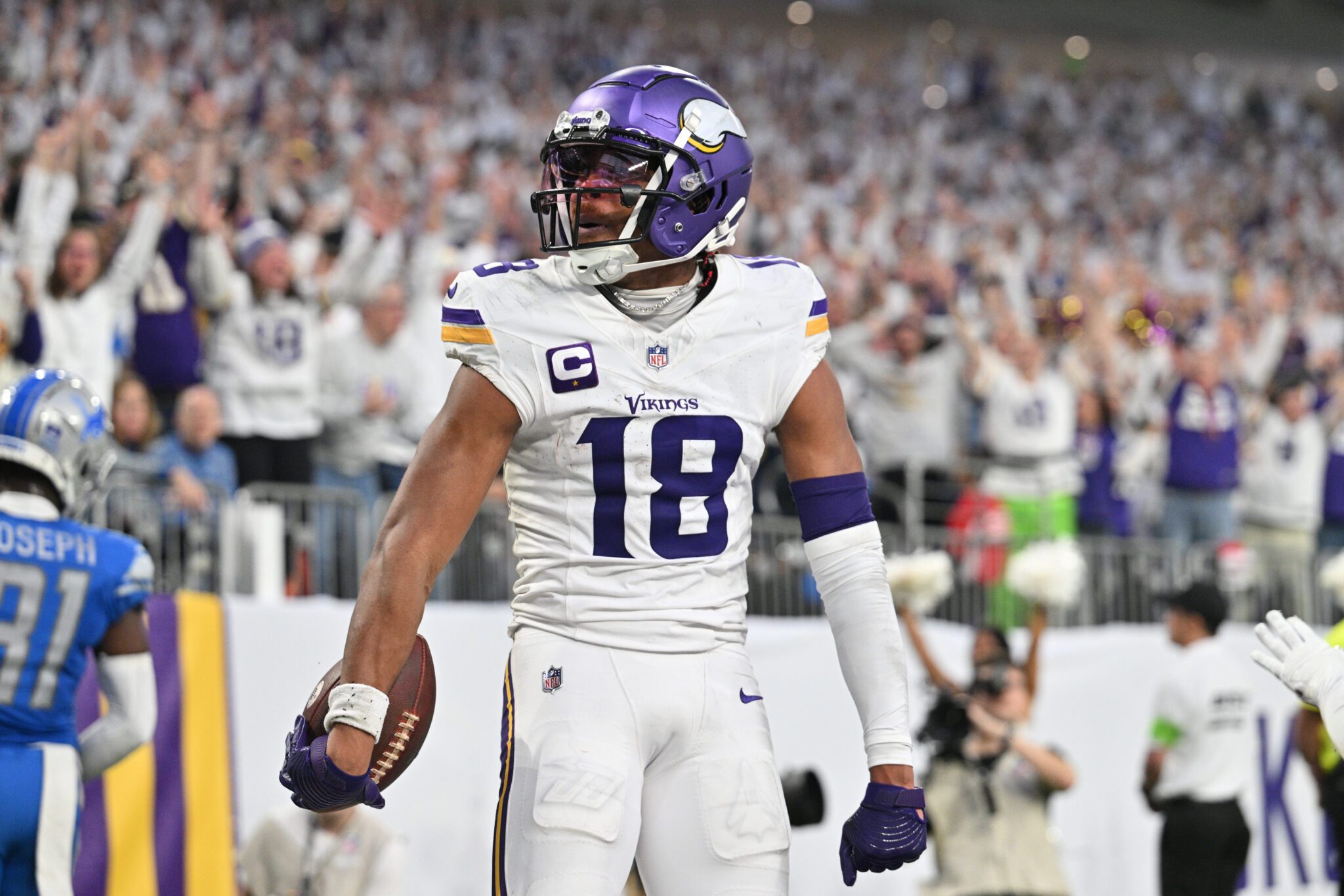 Top 10 Fantasy Receivers for the 2024 Season Sports Chat Place